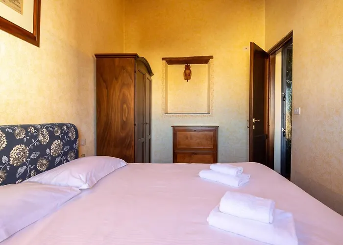 Oltrarno Apartment *